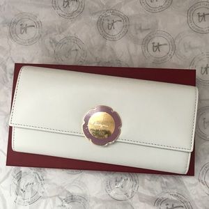 Use  once Salvatore Ferragamo flower long wallet